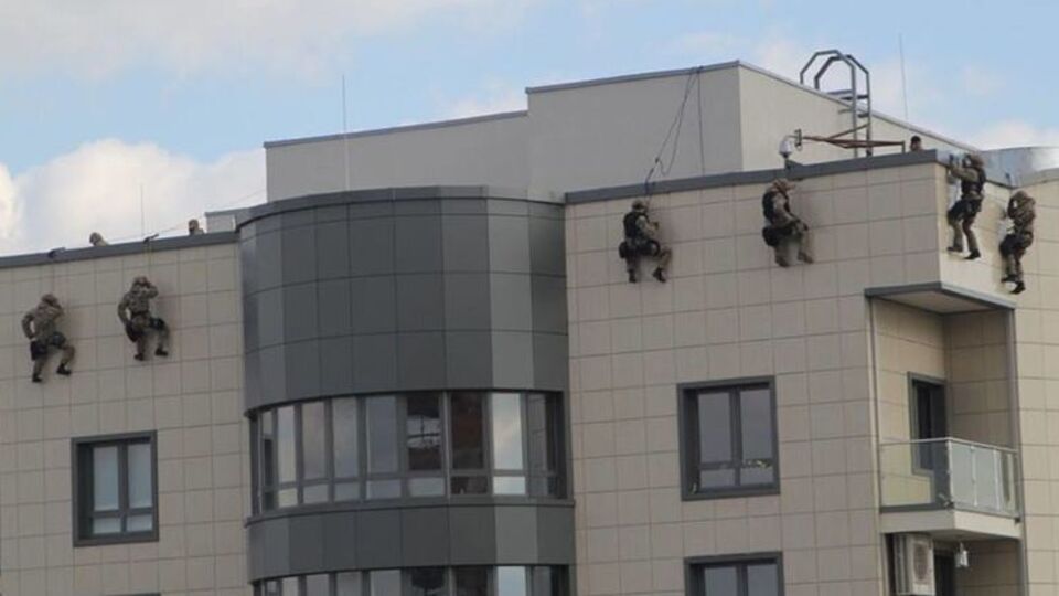 Воздушный спецназ показал свои навыки