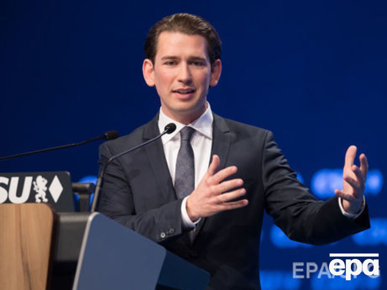 Курц подчеркнул, что не нужно сразу впускать беженцев в Европейский союз