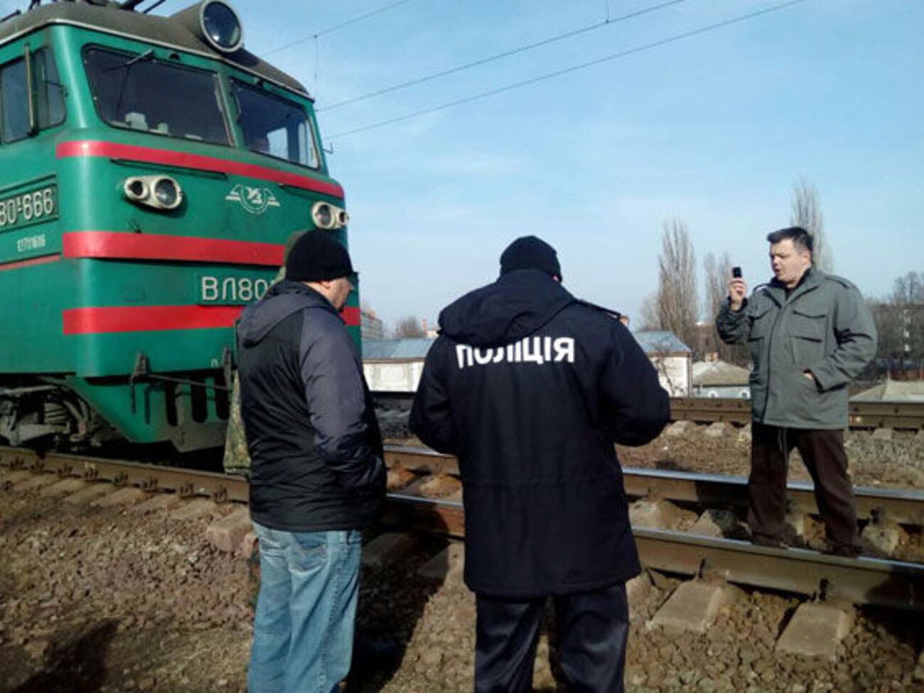 В акции участвует нардеп Семен Семенченко