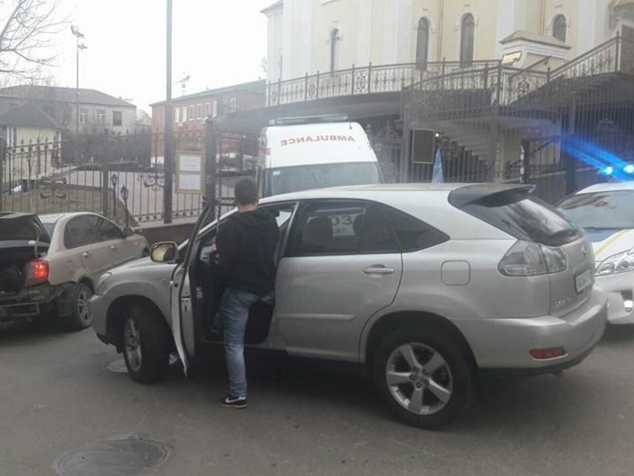 Автомайдановцы заблокировали выезд из Соломенского райсуда