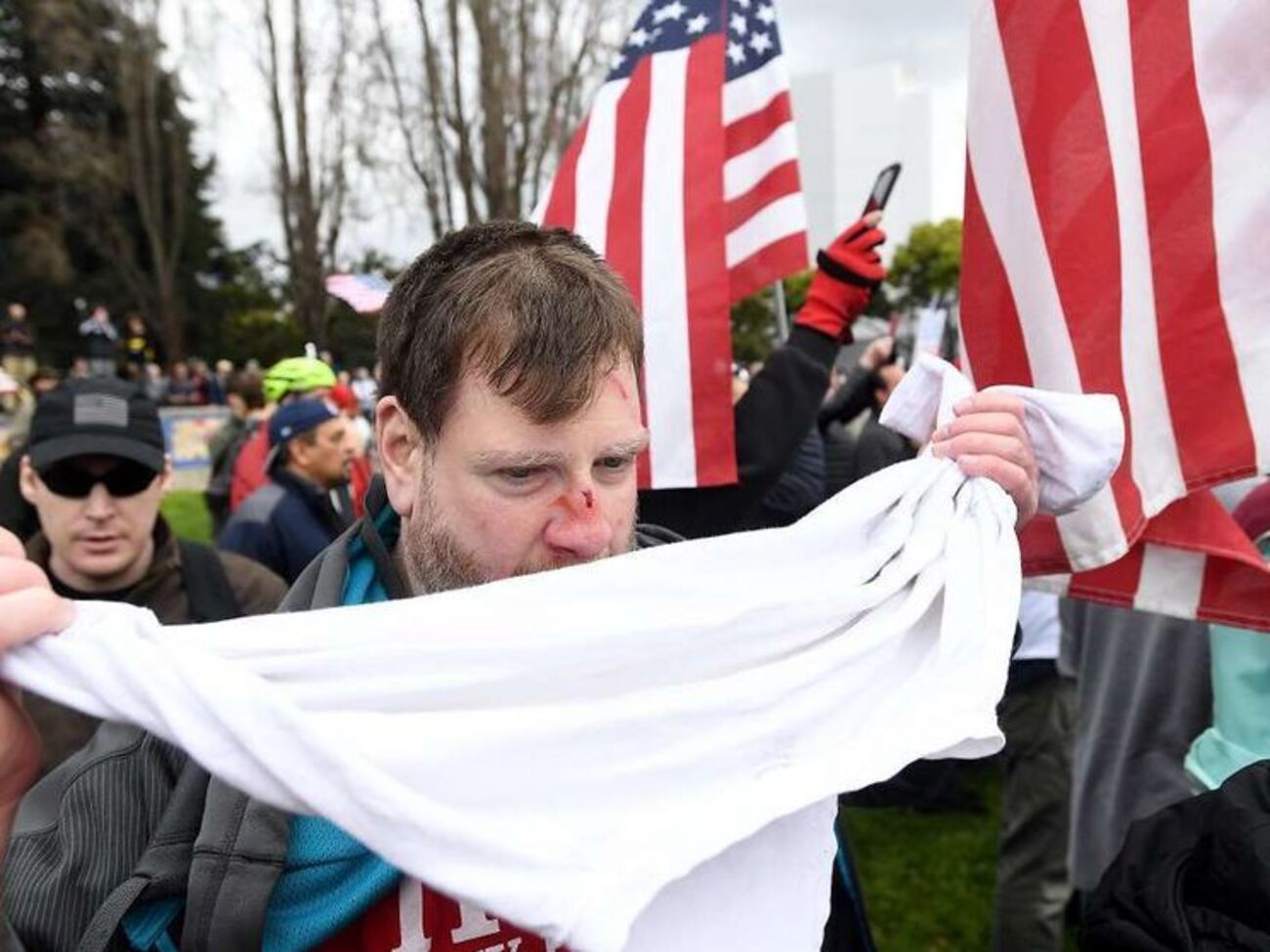 Во время драки в американском городе Беркли пострадали семь человек