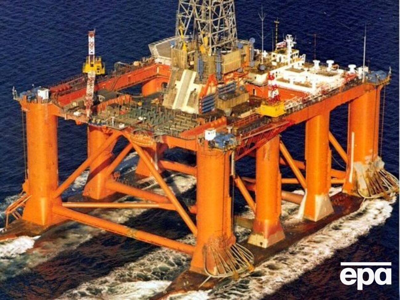 Бурова установка коштує понад $700 млн і важить 42 тис. т