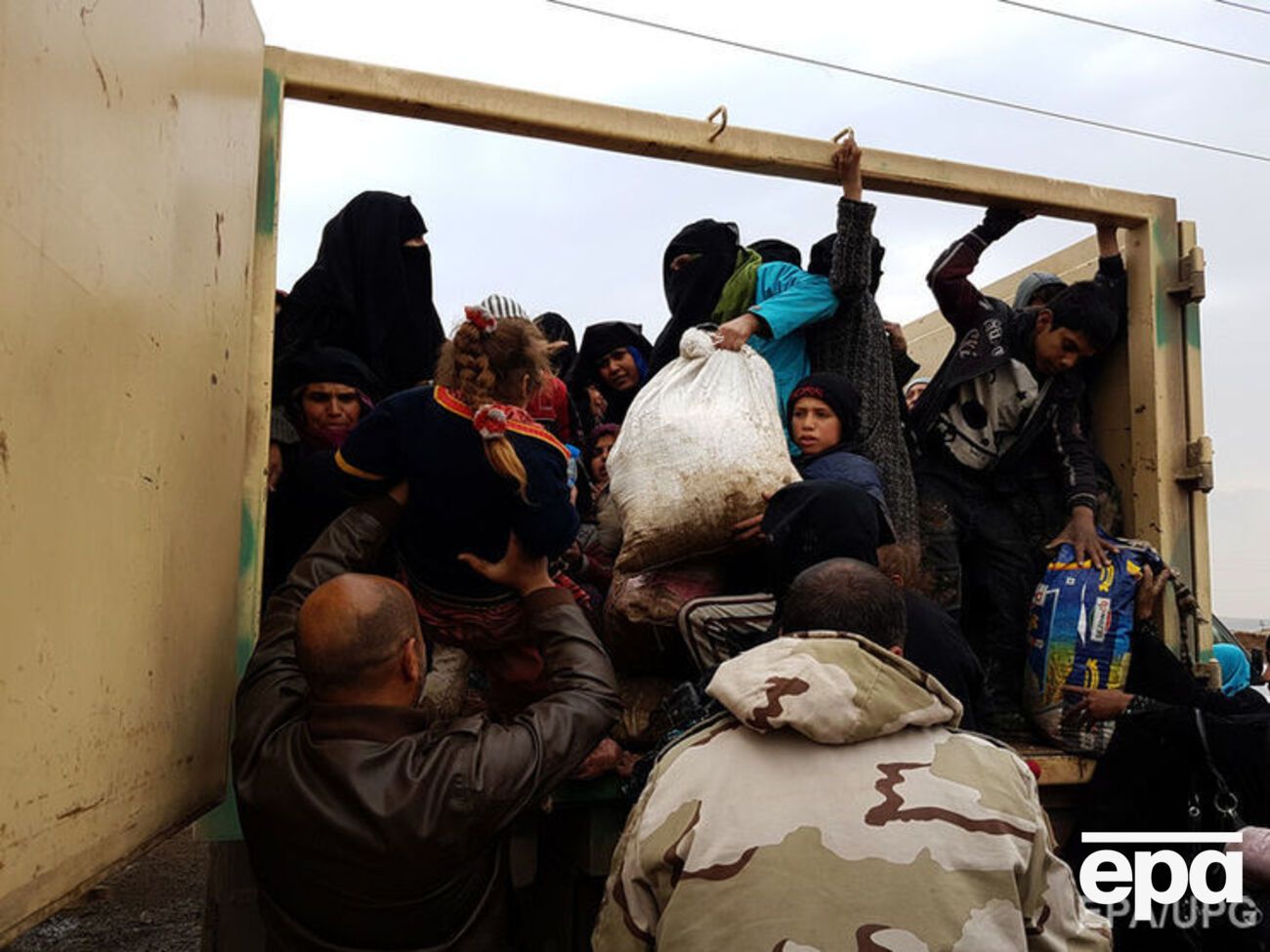 Жители продолжают покидать Мосул