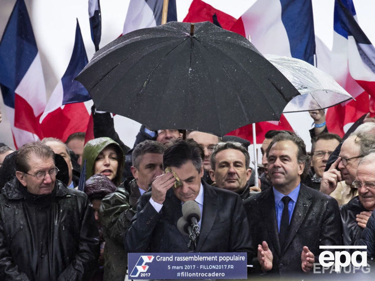 Більшість виборців хочуть, щоб Фійон зняв свою кандидатуру