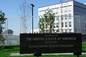 "Необходимость создания независимого антикоррупционного суда очевидна и становится все более актуальной", – заявили в американском посольстве