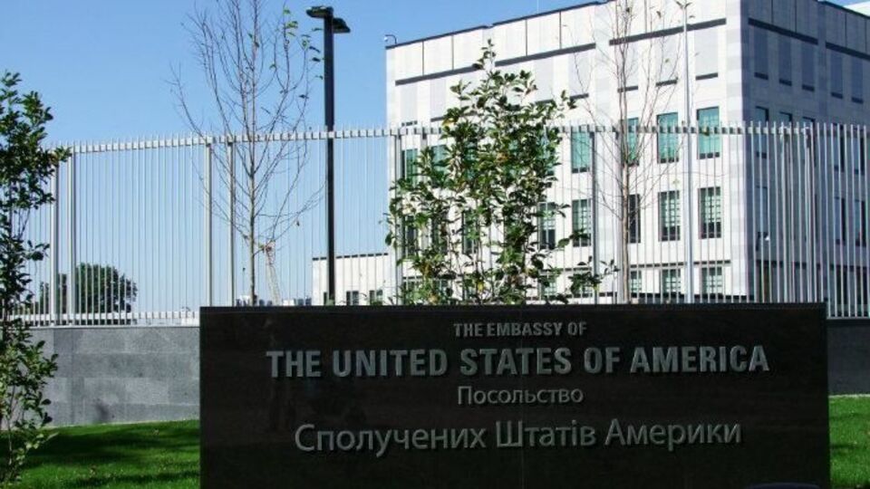 "Необходимость создания независимого антикоррупционного суда очевидна и становится все более актуальной", – заявили в американском посольстве