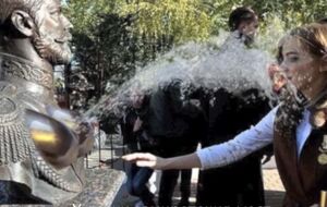 "Однажды после таких распутств у детки замироточил бюст"