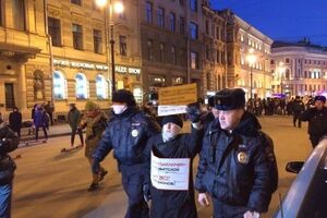 Полиция задержала участников несогласованной акции против Медведева