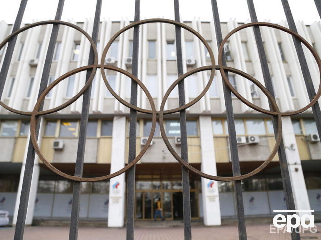 Допінговий скандал навколо російського спорту розпочався у листопаді 2015 року