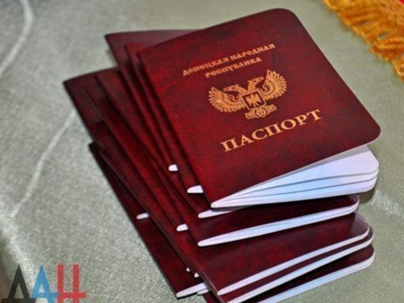 Российские банки не обслуживают клиентов по "паспортам "ЛДНР"