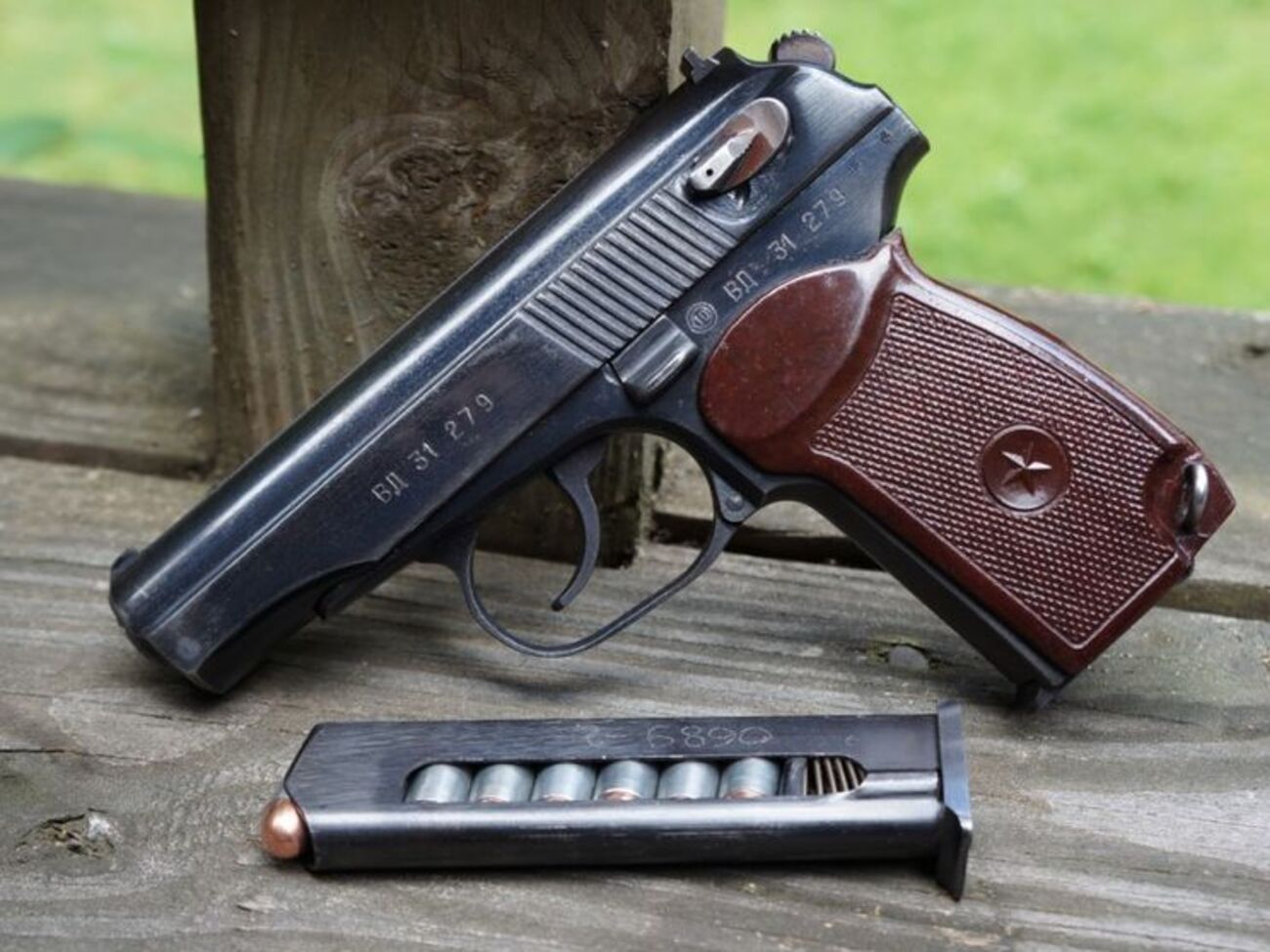 Місце знаходження викраденого зброї поки невідомо