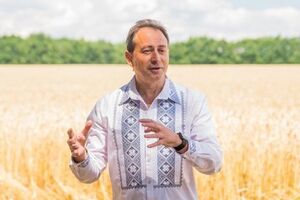 Томенко решил выйти из БПП после того, как в декабре 2015 года фракция поддержала ряд внесенных Кабмином законов, в первую очередь бюджет на 2016 год