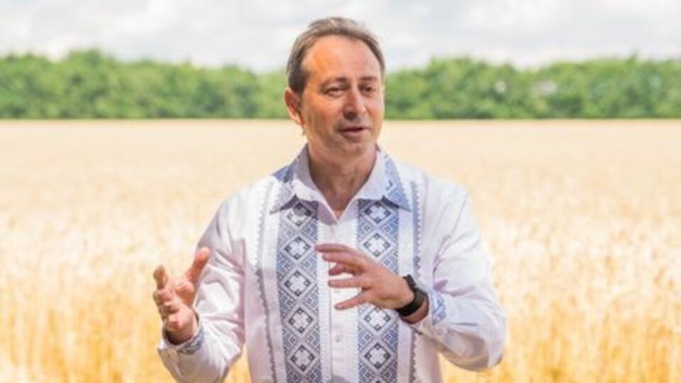 Томенко решил выйти из БПП после того, как в декабре 2015 года фракция поддержала ряд внесенных Кабмином законов, в первую очередь бюджет на 2016 год