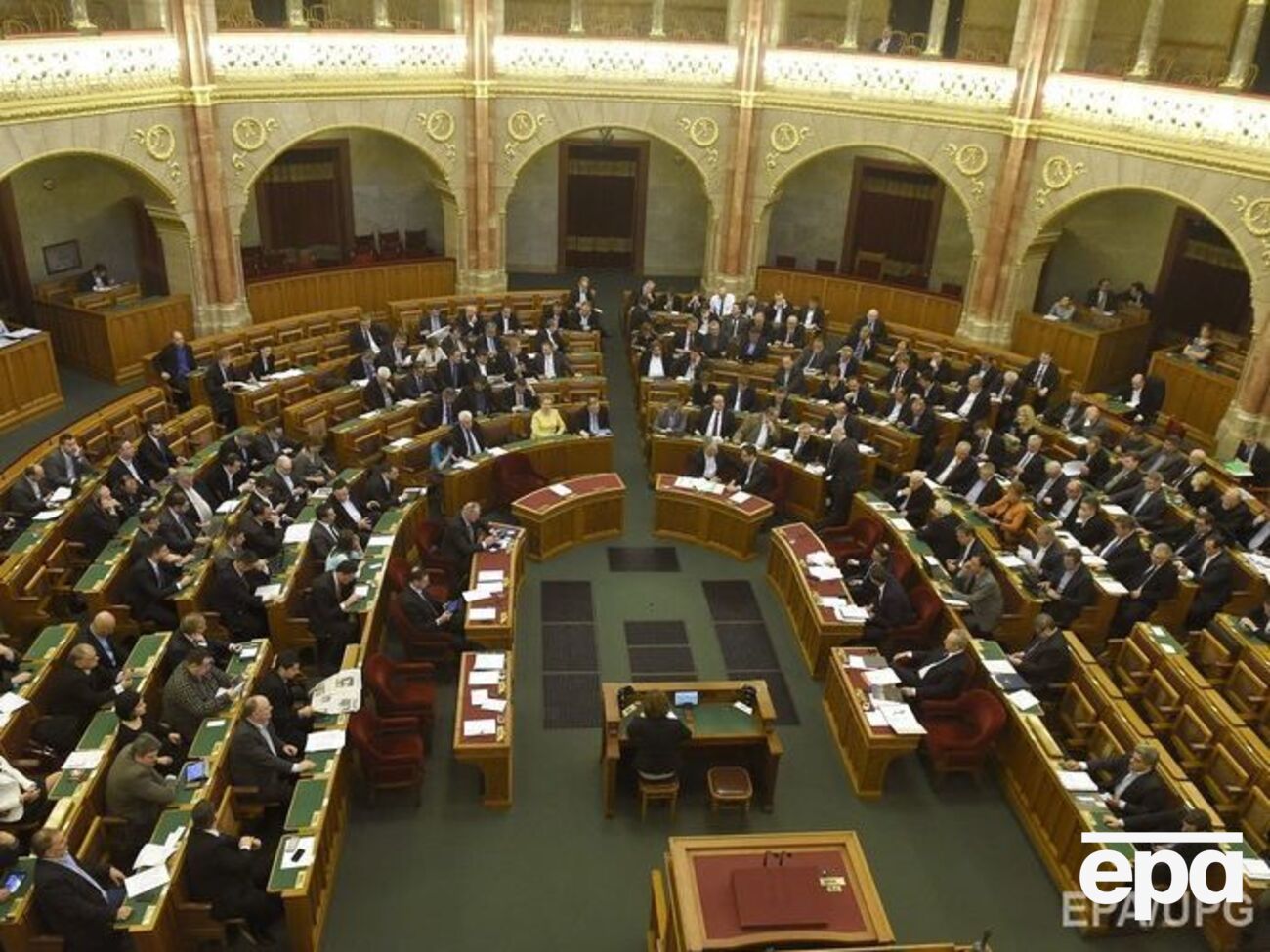 Парламент Угорщини заборонив вільне переміщення мігрантів територією країни