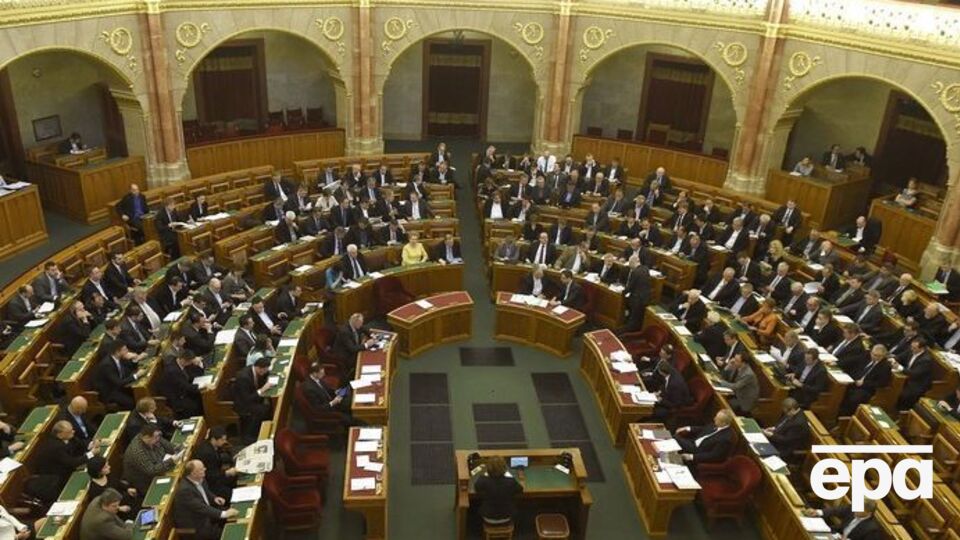 Парламент Венгрии запретил свободное перемещение мигрантов по территории страны