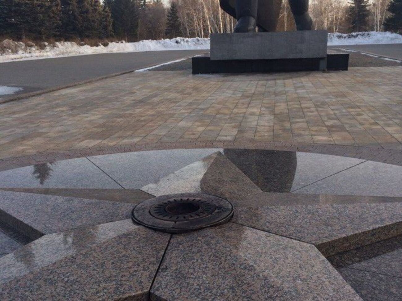 Губернатор Омської області доручив з'ясувати, чому Вічний вогонь згас
