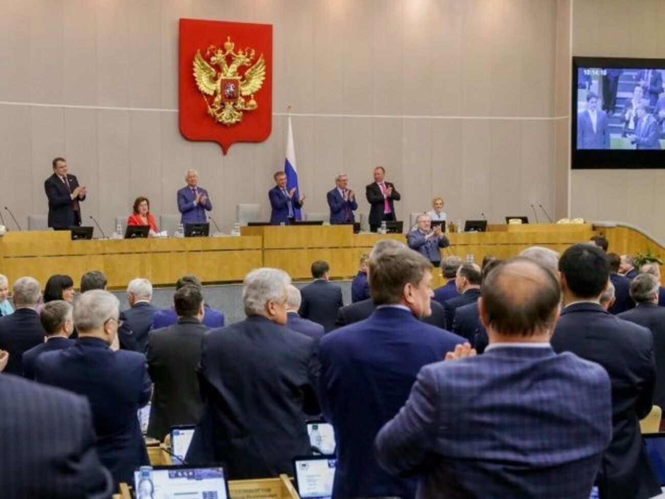 Госдума РФ без обсуждения отклонила инициативу о запрете президенту самостоятельно вводить санкции