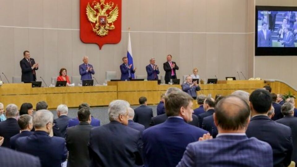 Госдума РФ без обсуждения отклонила инициативу о запрете президенту самостоятельно вводить санкции