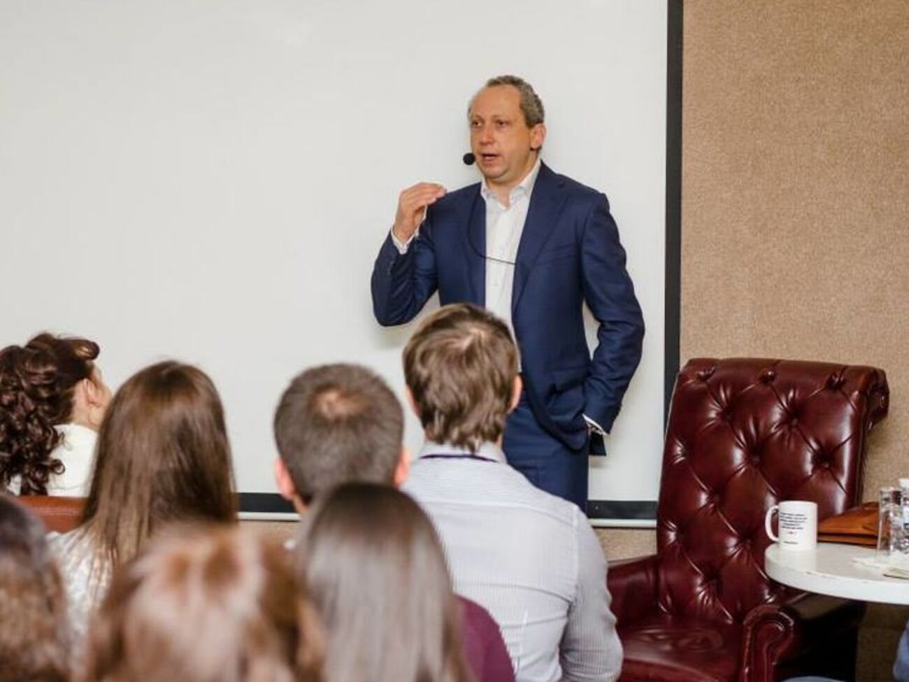 Слава Рабинович: Вам не нравится, что путинская ОПГ приватизировала бюджет РФ, т.е. ваши трудовые налоги? Прекратите их платить