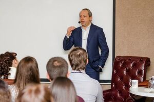 Слава Рабинович: Вам не нравится, что путинская ОПГ приватизировала бюджет РФ, т.е. ваши трудовые налоги? Прекратите их платить