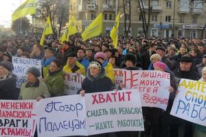 На митинг пришли работники местных предприятий, волонтеры и активисты