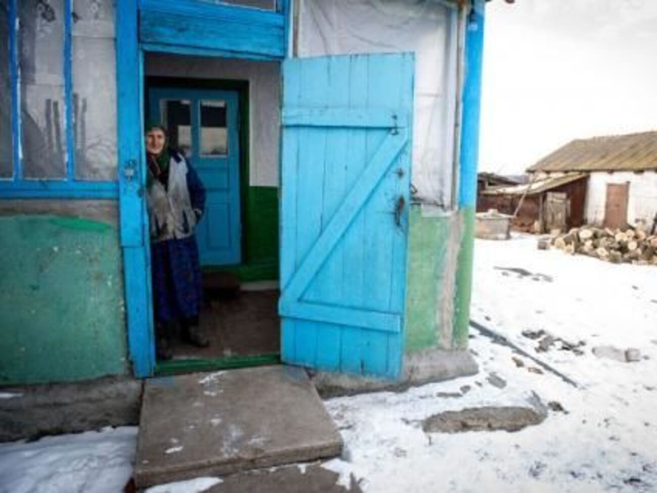 Помимо конкретной помощи в виде угля, одеял и предметов гигиены, сотрудники МОМ планируют предоставлять гранты и проводить тренинги в сфере занятости