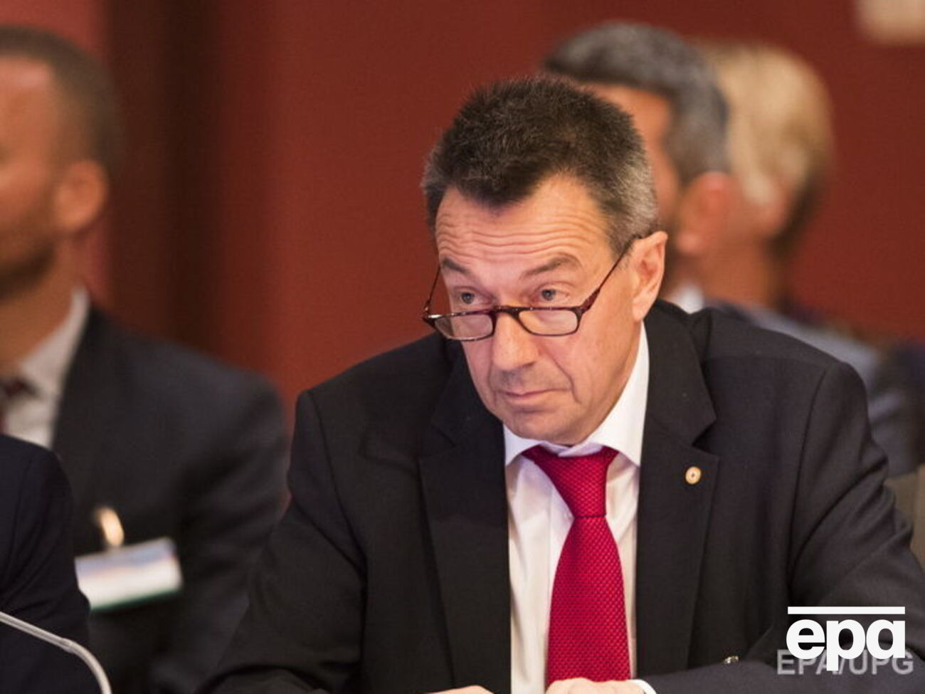 Маурер: Экономика страдает и люди страдают, и очень важно, чтобы мы могли расширить свою гуманитарную операцию на Донбассе по обе стороны линии разграничения