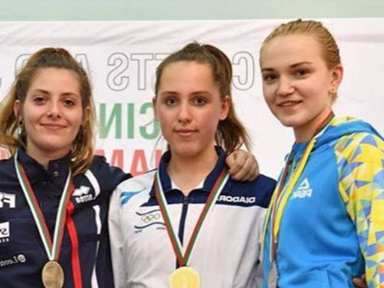 Бровко (крайняя справа) завоевала серебро