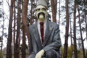 У Луганській обласній військово-цивільній адміністрації наголосили, що воїни винайшли "чи не найкращий варіант, як з непотрібних речей робити національні цінності"