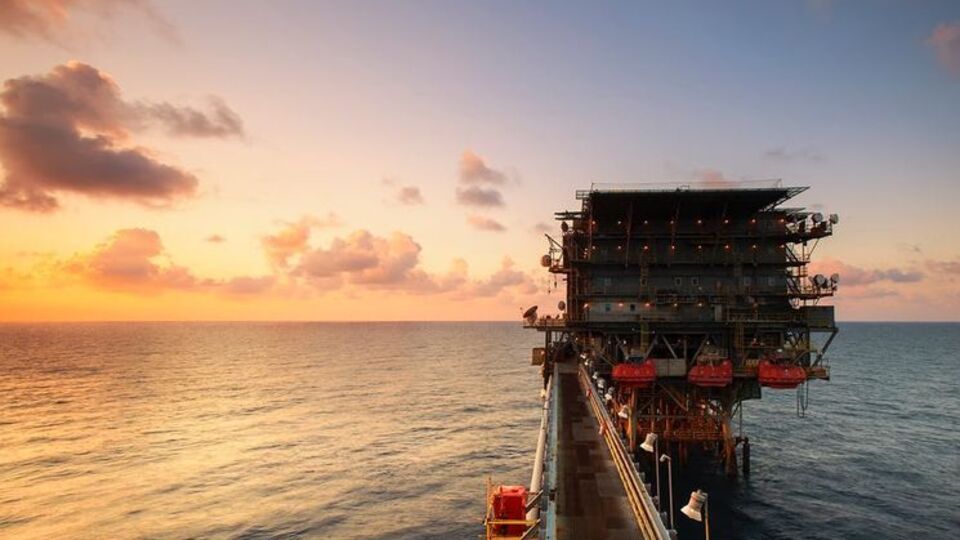 В течение дня цена на нефть упала на 5%