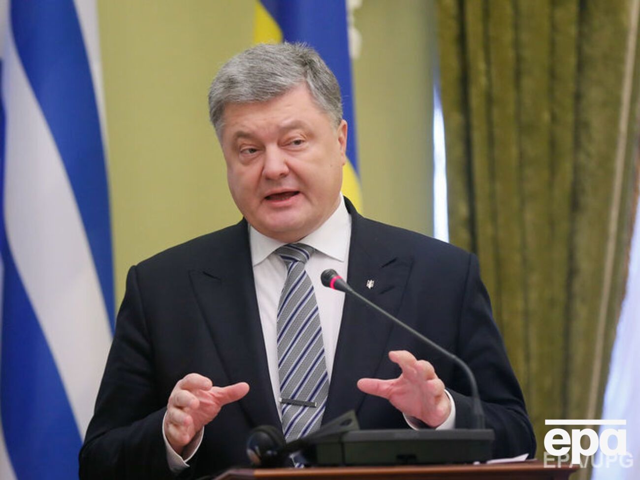 Порошенко: Украинского языка в эфире телеканалов должно быть больше