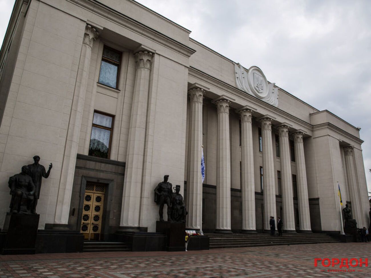 В 2017 году пять народных депутатов не регистрировались на парламентские заседания