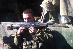 "Спасибо, моя игрушечка, что не подвела", – позывной Зверь целует свой автомат