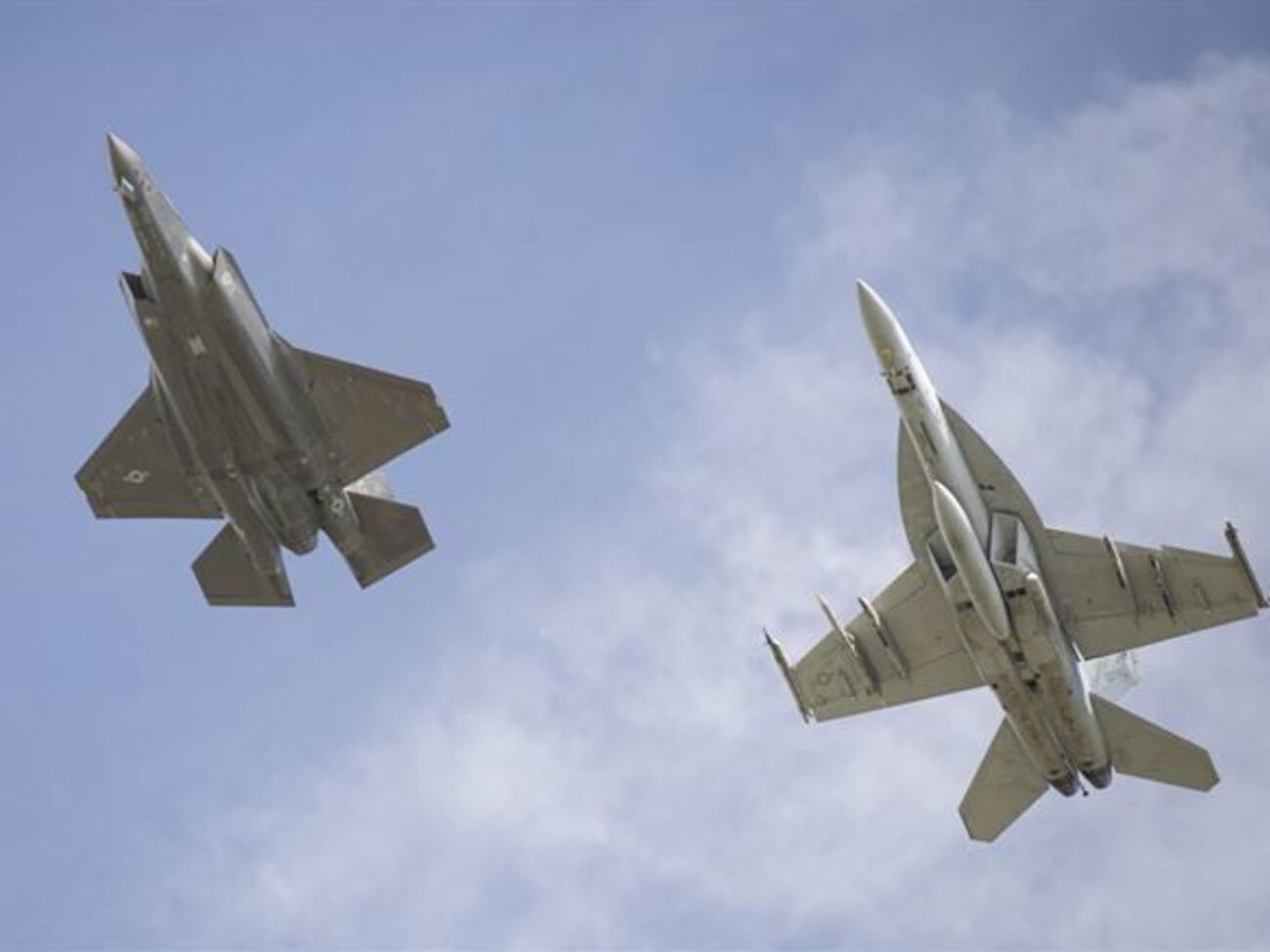 Коалиция поддерживает с воздуха наступление "Демократических сил Сирии" на Ракку