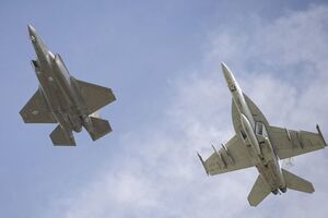 Коалиция поддерживает с воздуха наступление "Демократических сил Сирии" на Ракку