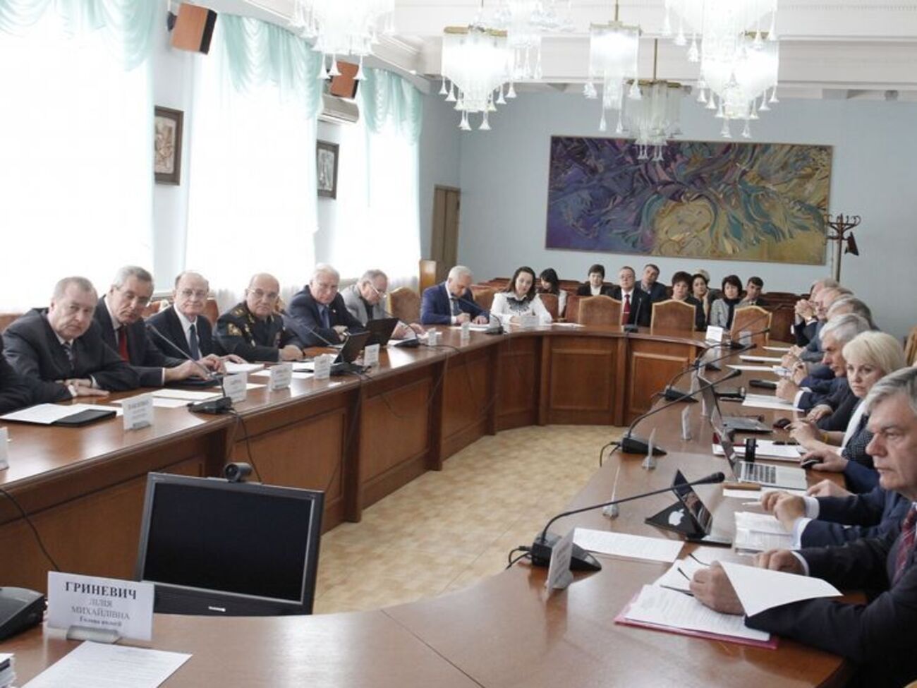 Міносвіти: Вимога про знання лише англійської мови суперечила "правовому акту вищої юридичної сили"