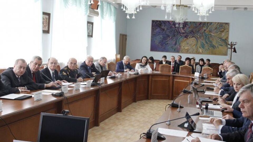 Минобразования: Требование о знании только английского языка противоречило "правовому акту высшей юридической силы"