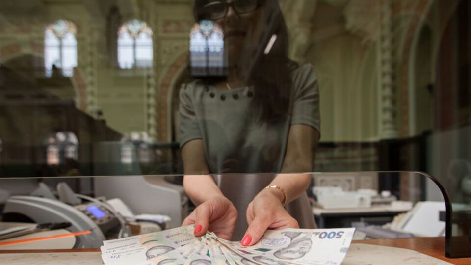 "Укрексімбанк" і "Ощадбанк" подорожчають більше ніж на 10 млрд грн