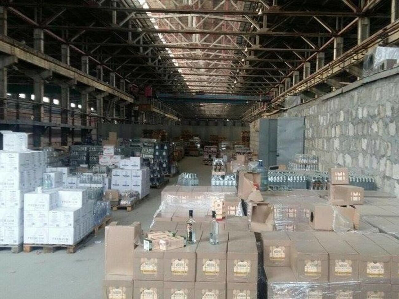 Виявлений силовиками цех із виготовлення контрафактного алкоголю