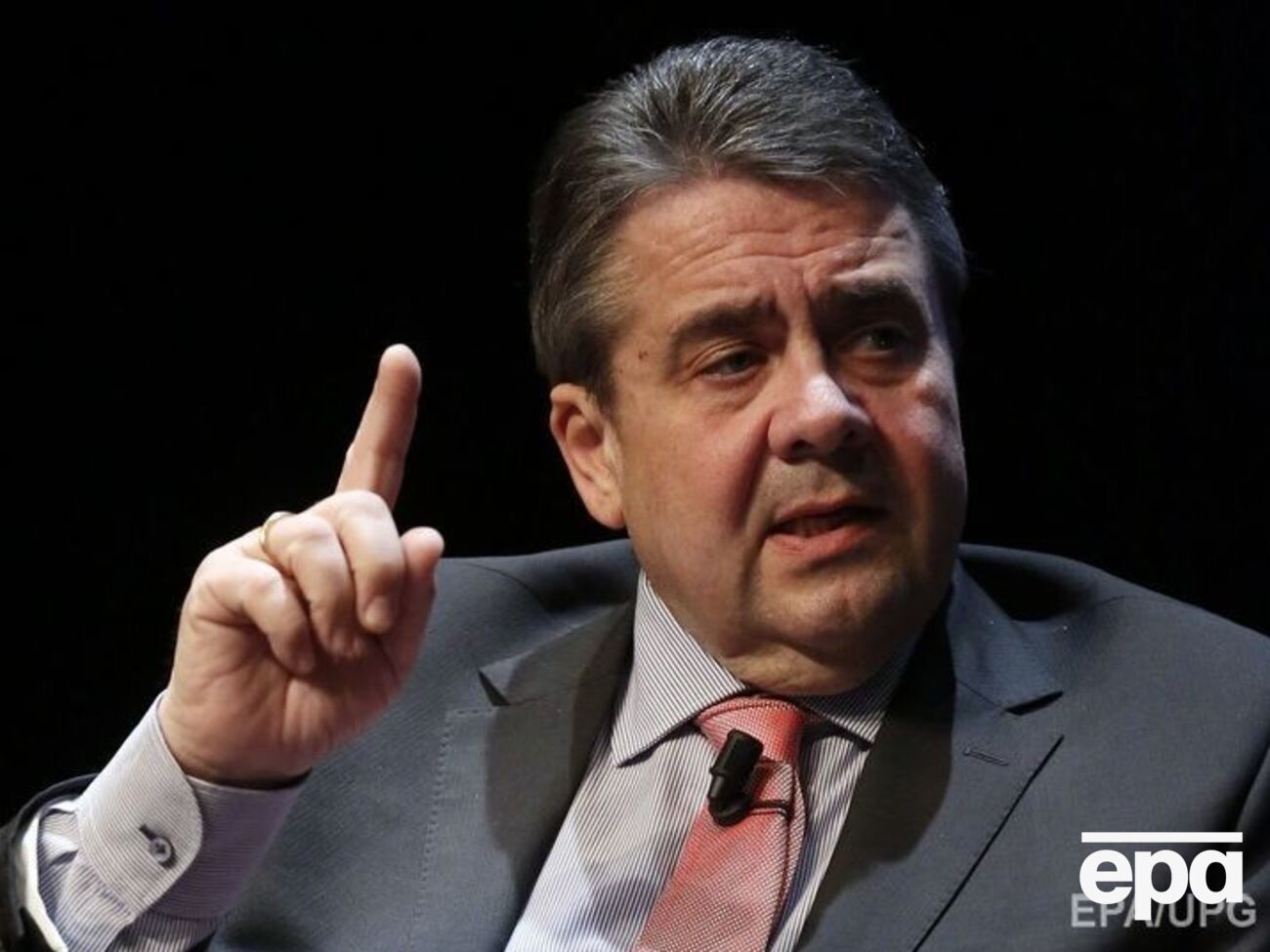 Габріель уважає, що Трампу треба зосередитися не лише на воєнних діях у Сирії