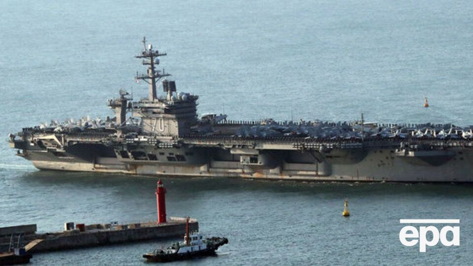США планировали направить ударную группу во главе с авианосцем Carl Vinson к Корейскому полуострову