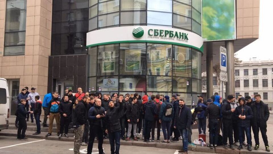 Активісти мають намір блокувати російські банки до повного їх закриття