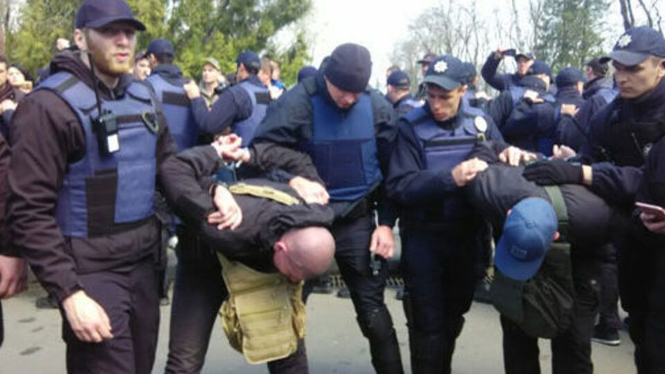 Затриманих в Одесі доставлено до відділень поліції