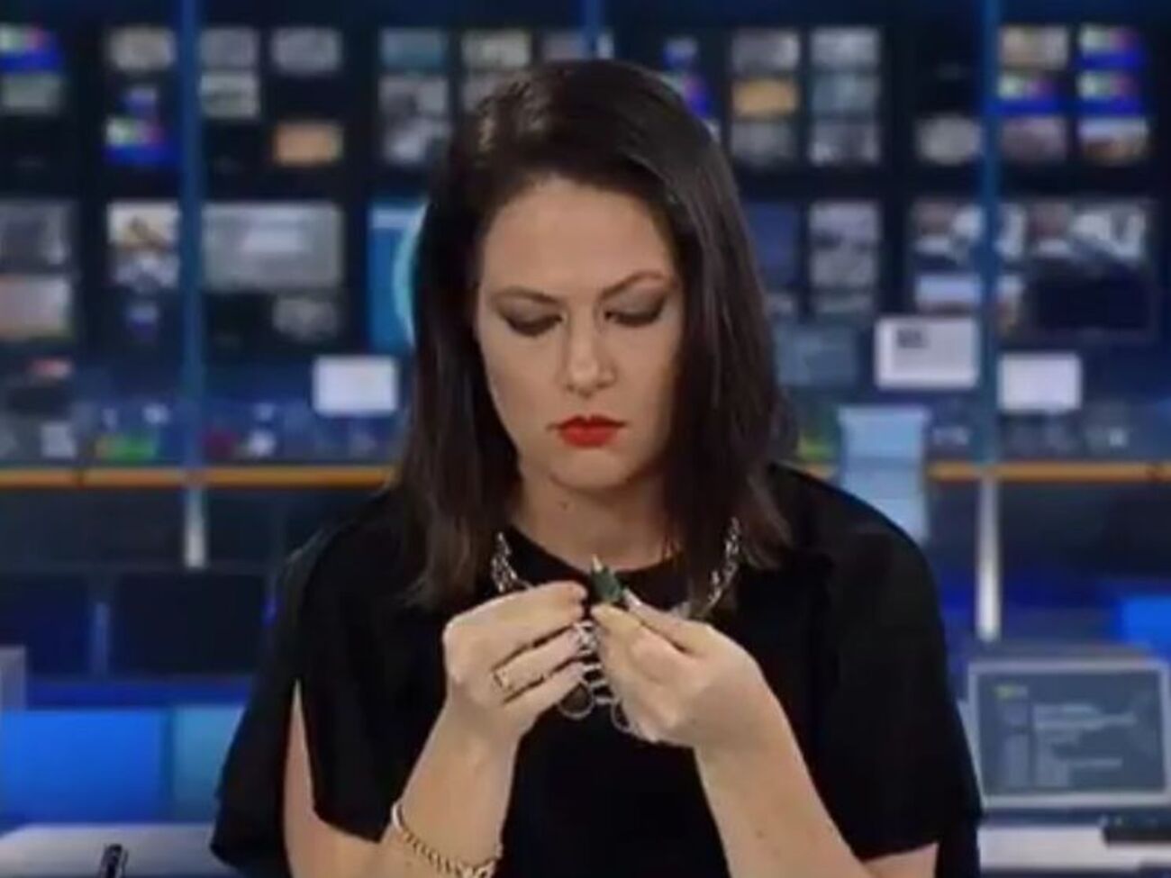 Девушка заявила СМИ, что ее отстранили от эфира