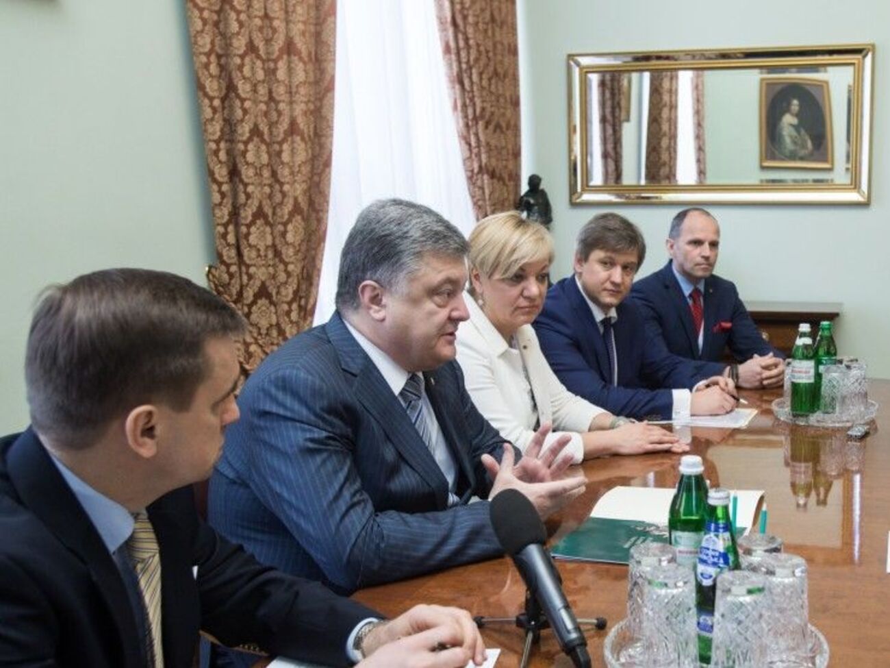 Порошенко хоче почути аргументи Гонтаревої