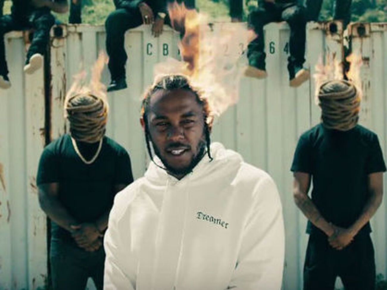 В одному з кадрів голову Ламара охопило полум'я