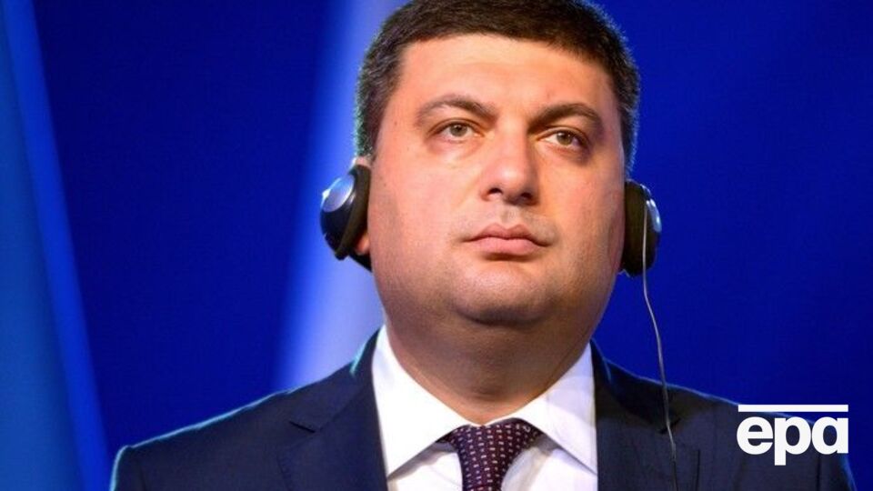 Гройсман заявил, что в ситуации со "Сбербанком" Украина должна действовать в рамках законодательства
