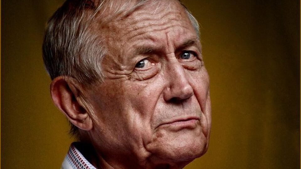 Поэт скончался 1 апреля в США