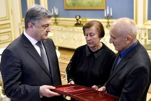 Порошенко: Он своей жизнью, своим героическим поступком спас десятки жизней наших солдат