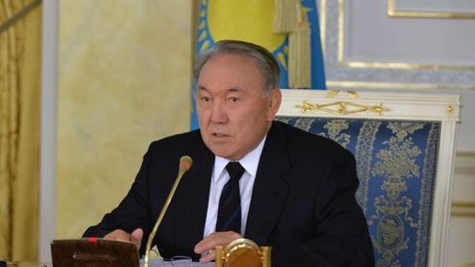 Назарбаев: С 2018 года надо готовить специалистов для обучения новому алфавиту и приступить к подготовке учебников для средней школы
